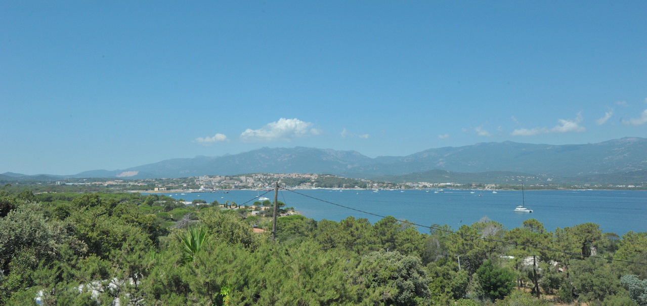 VUE SUR PORTO-VECCHIO DEPUIS LA TERRASSE