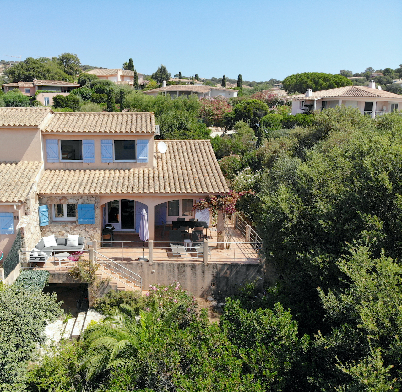 DOMAINE D'ARASU, VILLA T-5 VUE PANORAMIQUE MER sur beau terrain arboré et paysagé, PISCINABLE.