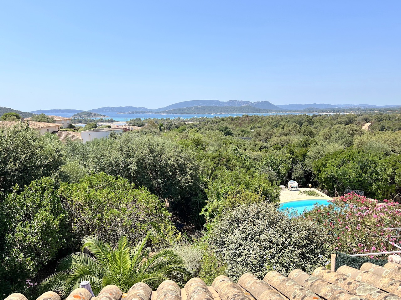 DOMAINE D'ARASU, VILLA T-5 VUE PANORAMIQUE MER sur beau terrain arboré et paysagé, PISCINABLE.